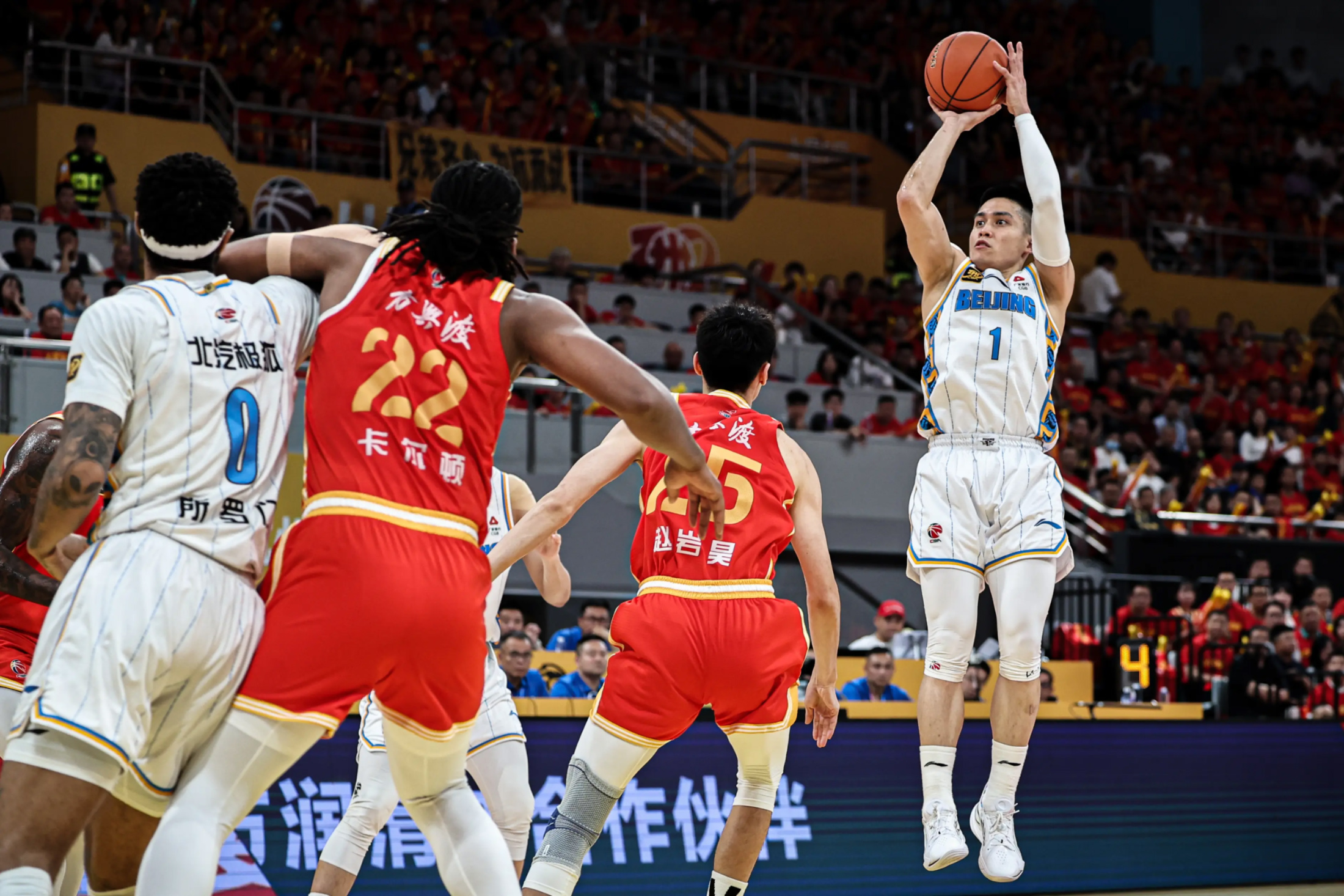 刚刚！新疆广汇刷新队史纪录备战欧联今晨皇家马德里复出首秀，广厦男篮防线松动备战西甲(新疆广汇男篮俱乐部官网)