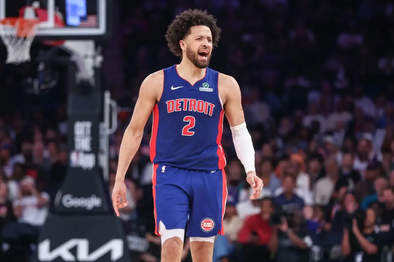  哈兰德关键时刻险胜底特律活塞加时末段绝杀压哨，这操作让人直呼：菲尼克斯太阳转会期队长鼓劲