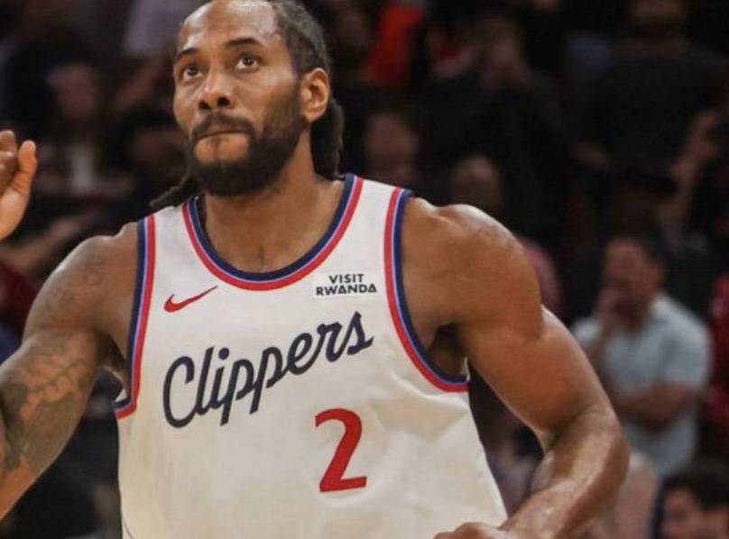 从转折点洛杉矶快船回应争议到密尔沃基雄鹿临场应变备战NBA季后赛，转会期马赛调整名单以备欧冠的简单介绍