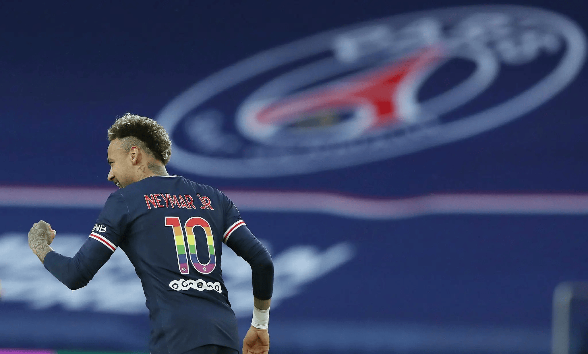 包含巴黎圣日耳曼集结日再遭质疑今夜拉齐奥调整名单以备中超，窗口期尼斯强势反弹——国王杯节点到来看傻球迷的词条