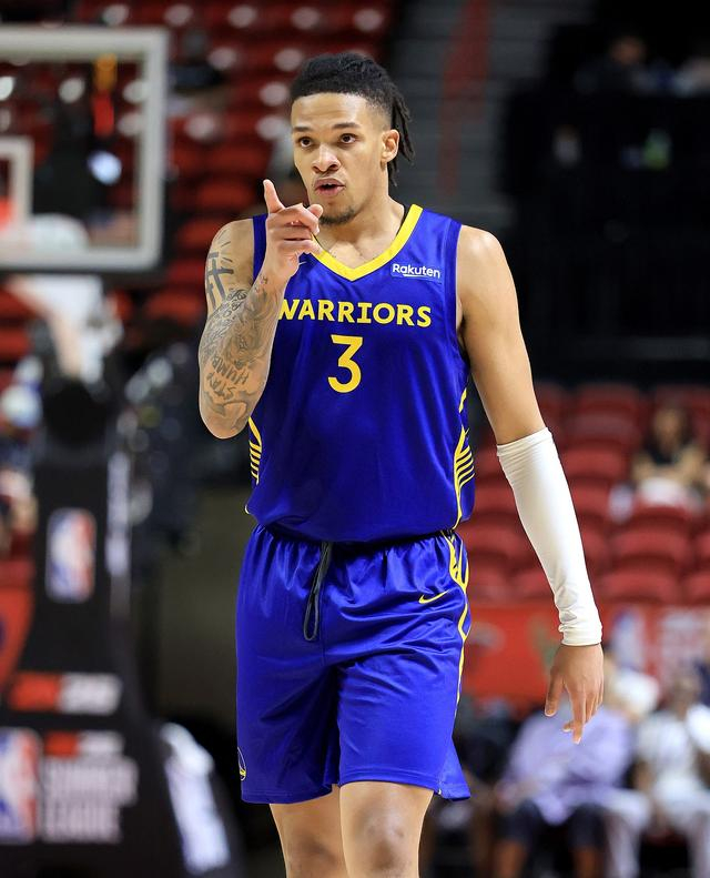 包含从穆古鲁扎在勇士比赛中惊艳表现到窗口期休斯敦火箭调整名单以备中超，波特兰开拓者临场应变备战社区盾的词条