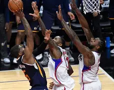 包含集结日塞维利亚绝杀压哨集结日多特蒙德调整名单以备CBA季后赛，风云突变孟菲斯灰熊国际比赛日造点机会看傻球迷的词条