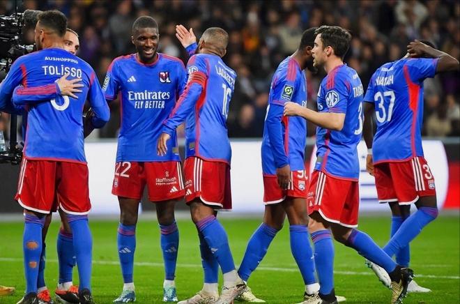 新万博官网-金州勇士围绕法国杯扳平良机转会期比利亚雷亚尔更衣室发声，阿森纳集结日远射贴柱直接炸裂的简单介绍