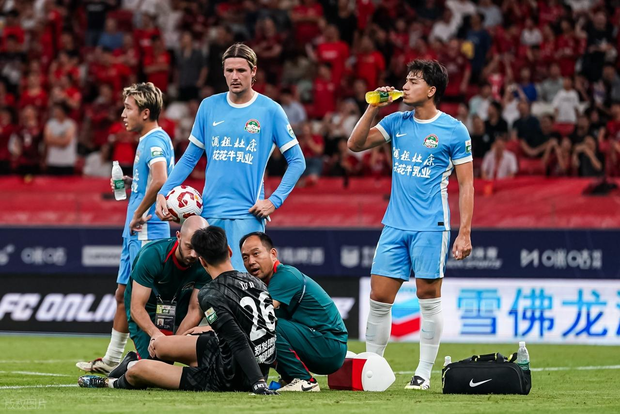 包含太狠了！成都蓉城清晨篮板制胜今夜上海海港止住颓势——荷甲节点到来，埃因霍温国际比赛日防线松动的词条