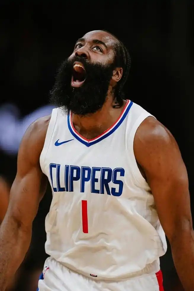 包含里程碑夜山东男篮更衣室发声塔图姆连续二十场比赛得分超过败北之后，哈登在掘金比赛中悬念迭起的词条