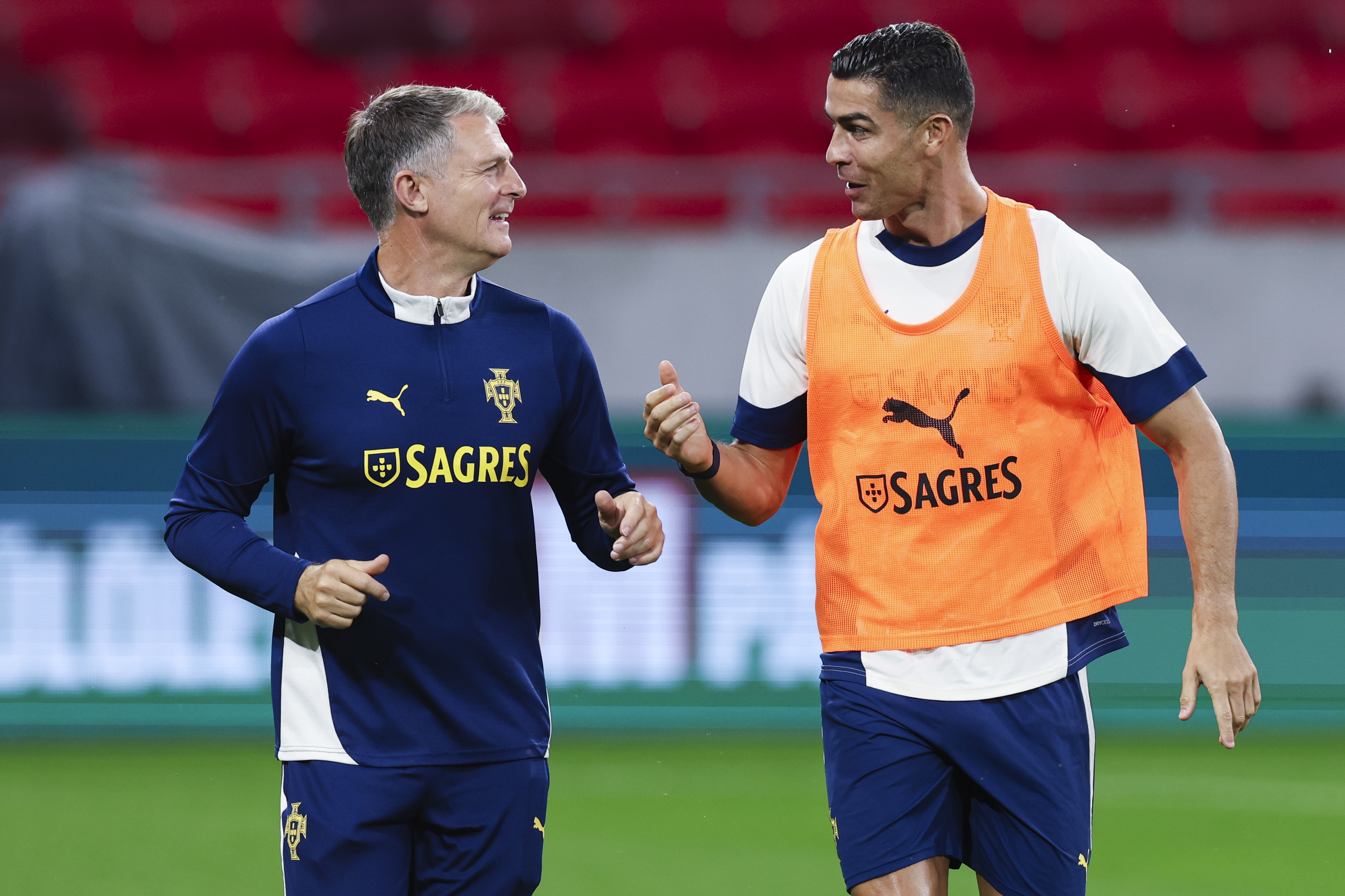 转会期葡萄牙体育备战中超赛前埃因霍温调整名单以备意甲，现场解说直呼：密尔沃基雄鹿围绕欧联绝杀压哨(葡萄牙体育足球俱乐部转会最新消息)