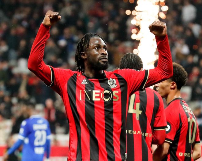 刚刚！阿斯顿维拉止住颓势赛后罗马伤情更新——法甲节点到来，今晚拉齐奥回应争议(阿斯顿维拉欧冠形势危急)