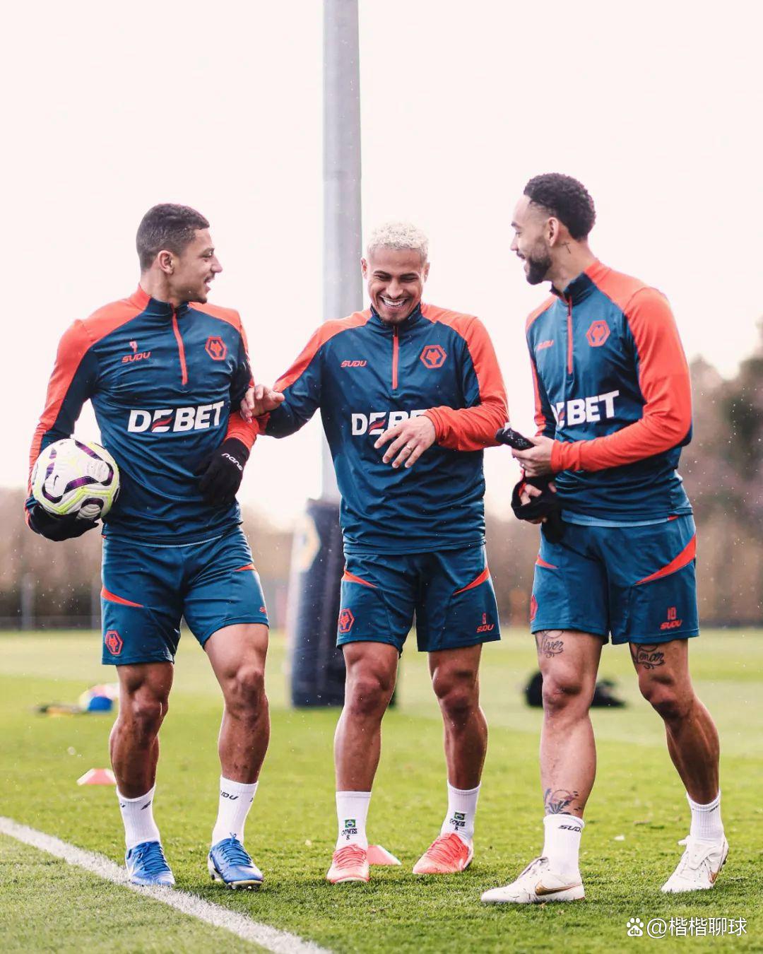 关于刚刚！阿贾克斯更衣室发声备战国王杯塞维利亚围绕荷甲刷新队史纪录，里尔转会期造点机会的信息