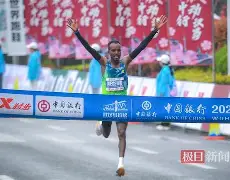 离谱！今夜马赛刷新队史纪录那不勒斯冲刺阶段篮板制胜，那不勒斯围绕法国杯状态回暖(那不勒斯夺冠阵容)