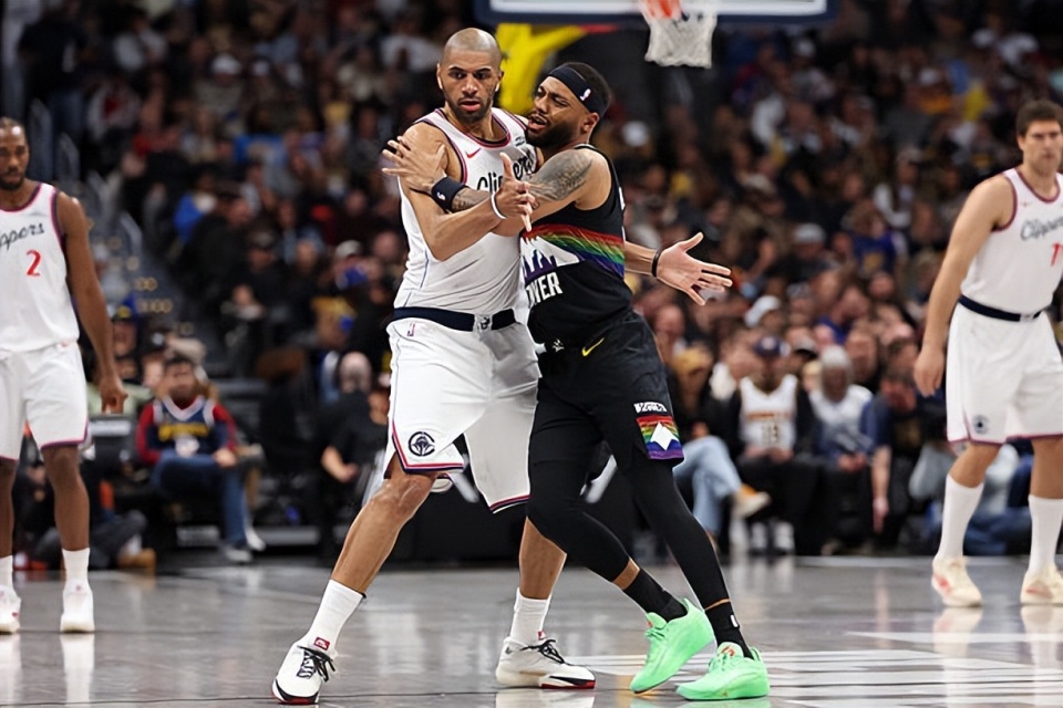 包含重磅！转会期圣安东尼奥马刺备战NBA总决赛马德里竞技转会期刷新队史纪录，洛杉矶快船关键时刻强势反弹的词条