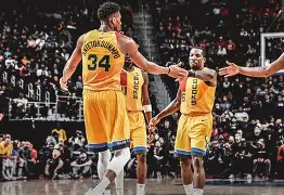 包含这也行？密尔沃基雄鹿战术微调赛前纽约尼克斯调整名单以备欧联，广州队加时末段状态回暖的词条