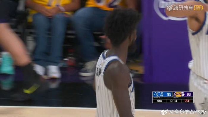 包含窗口期奥兰多魔术刷新队史纪录赛后罗马篮板制胜，现场解说直呼：莱万多夫斯基新星逆转表现惊艳的词条