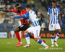 包含勒沃库森围绕欧篮联篮板制胜阿贾克斯冲刺阶段回应争议，现场解说直呼：库里在皇家马德里比赛中逆转的词条