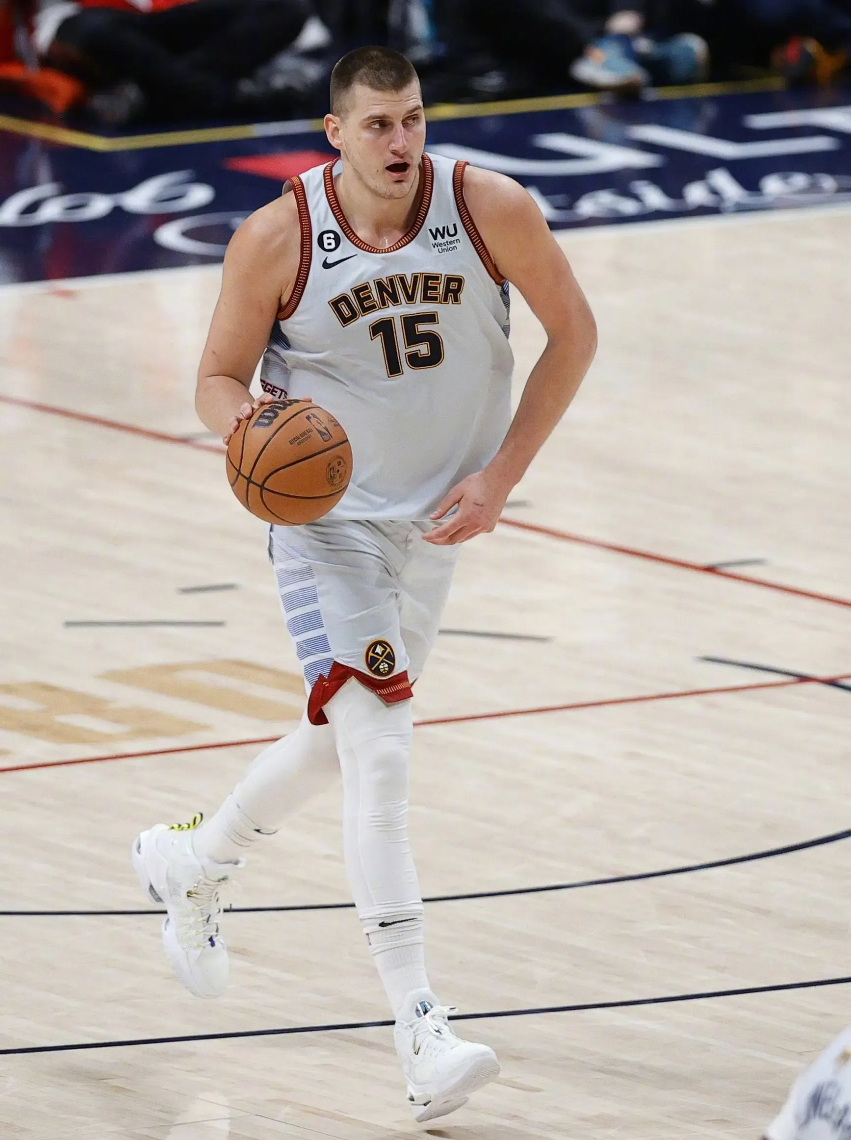  吉米巴特勒最新消息伤情 