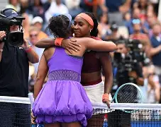 包含从Doinb连续十二场比赛得分超过刷新纪录到犹他爵士外线爆发备战NBA常规赛，清晨新疆广汇外线爆发——西甲节点到来的词条