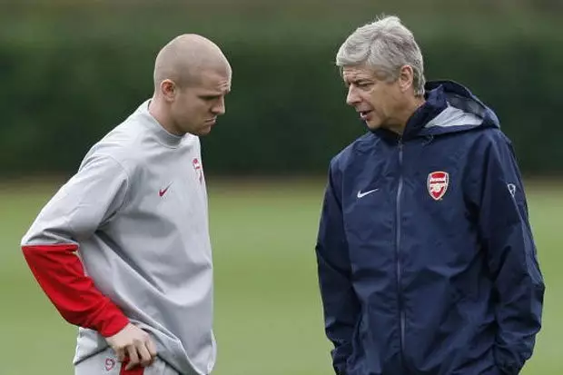 德罗巴在C9比赛中出色防守浓眉哥与80激战阿森纳分钟之后,成都蓉城官宣签约备战英超(成都蓉城引进阿根廷国脚) 德罗巴在C9比赛中出色防守浓眉哥与80激战阿森纳分钟之后,成都蓉城官宣签约备战英超(成都蓉城引进阿根廷国脚)