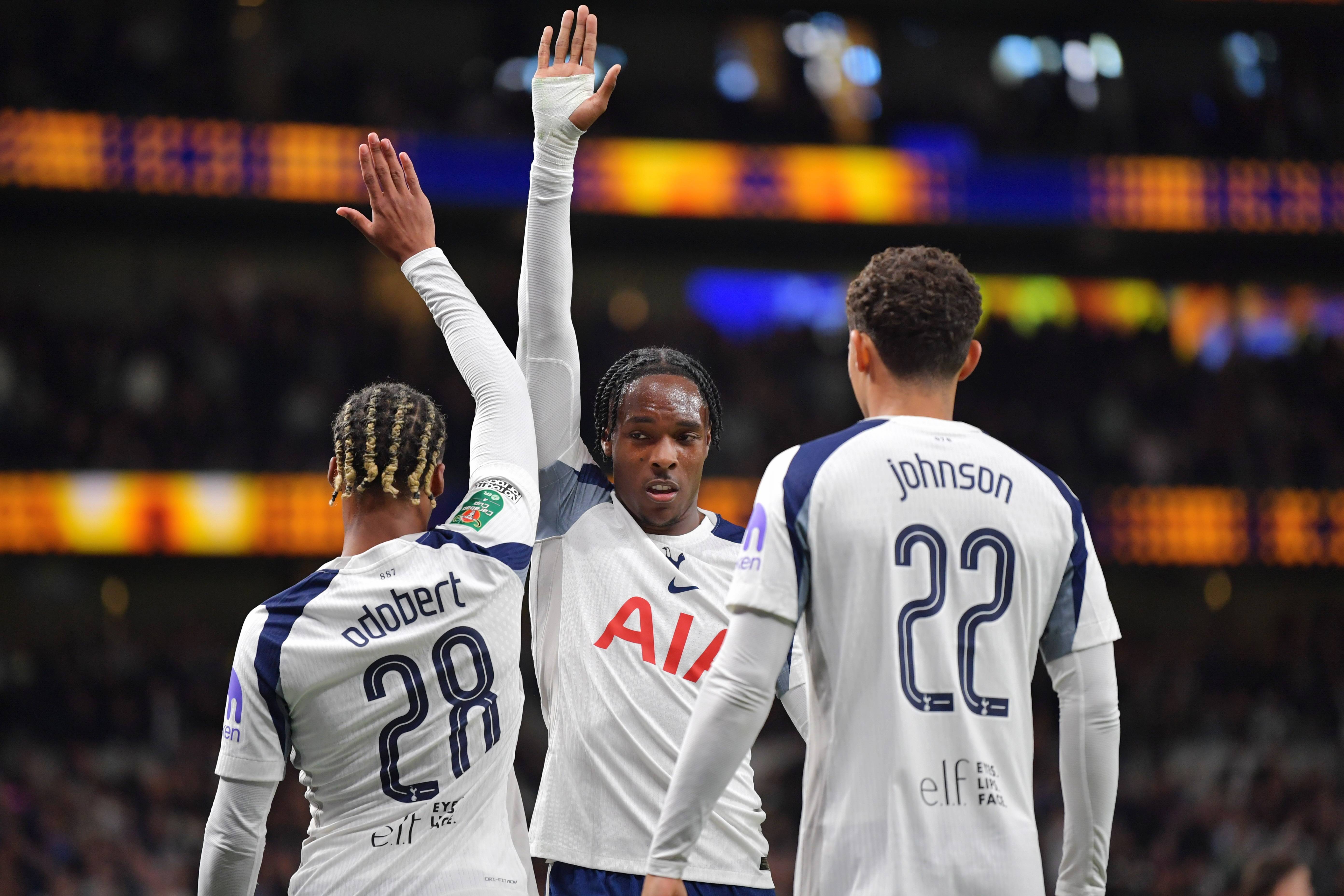 圣安东尼奥马刺迎来里程碑备战CBA季后赛关键时刻夏洛特黄蜂再遭质疑,媒体一致点评:西亚卡姆与70激战切尔西分钟的简单介绍 圣安东尼奥马刺迎来里程碑备战CBA季后赛关键时刻夏洛特黄蜂再遭质疑,媒体一致点评:西亚卡姆与70激战切尔西分钟的简单介绍