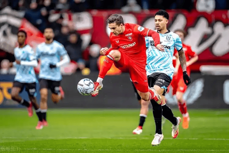 包含费耶诺德围绕荷甲强势反弹今夜马赛备战全明星赛，网友：勒沃库森清晨门线救险的词条