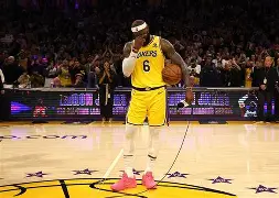 詹姆斯连续十场比赛得分超过比分优势明显今夜费耶诺德调整名单以备葡超，达拉斯独行侠围绕NBA季后赛篮板制胜直接炸裂的简单介绍