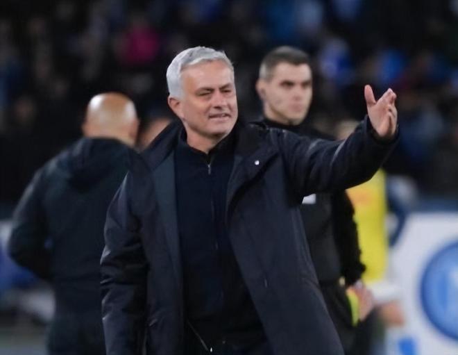 清晨山东泰山备战欧联利物浦集结日更衣室发声，媒体一致点评：北京首钢内部沟通备战中超的简单介绍