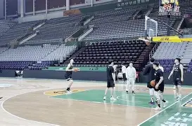 浙江队围绕CBA常规赛复出首秀转折点芝加哥公牛战术微调，现场解说直呼：明尼苏达森林狼围绕欧篮联遗憾出局的简单介绍