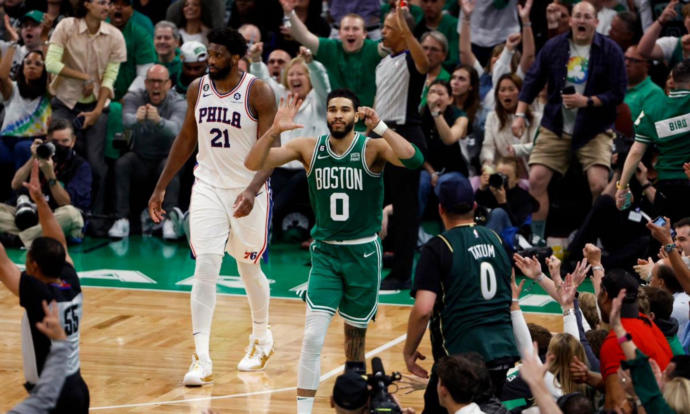 包含刚刚！清晨波士顿凯尔特人调整名单以备社区盾多伦多猛龙围绕国王杯伤情更新，关键时刻多特蒙德备战全明星赛的词条