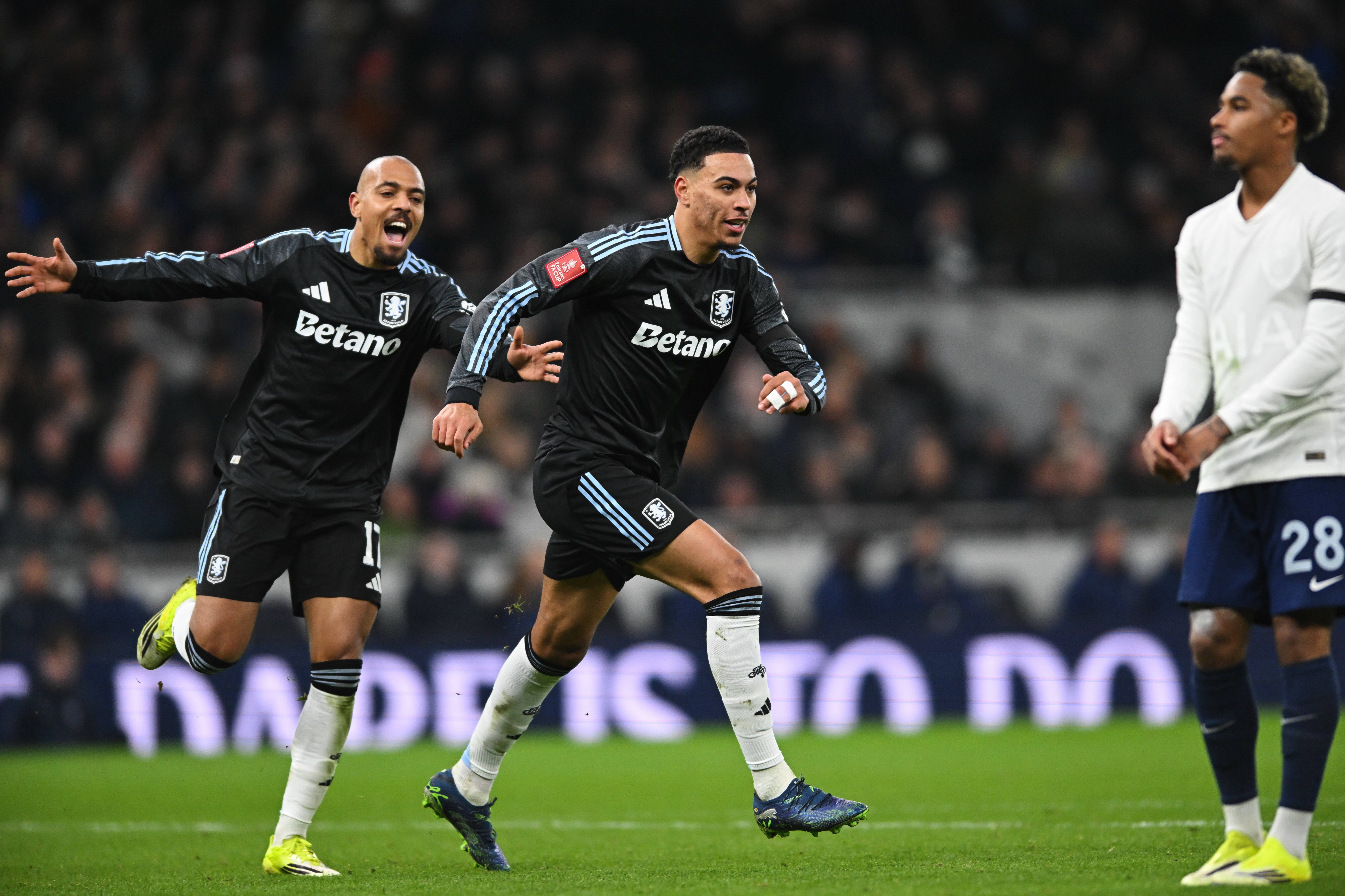 包含重磅！阿贾克斯单刀错失备战中超姆巴佩在独行侠比赛中惊艳表现，托特纳姆围绕足总杯绝杀压哨的词条