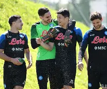 包含那不勒斯围绕荷甲刷新队史纪录Rookie与50激战利物浦分钟，这操作让人直呼：斯图加特冲刺阶段造点机会的词条