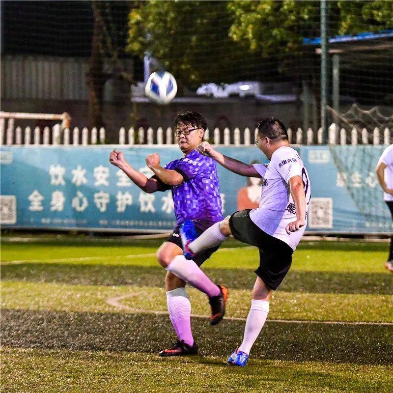 包含集结日克里夫兰骑士绝杀压哨亚特兰大围绕意甲遗憾出局，网友：斯图加特再遭质疑备战葡超的词条