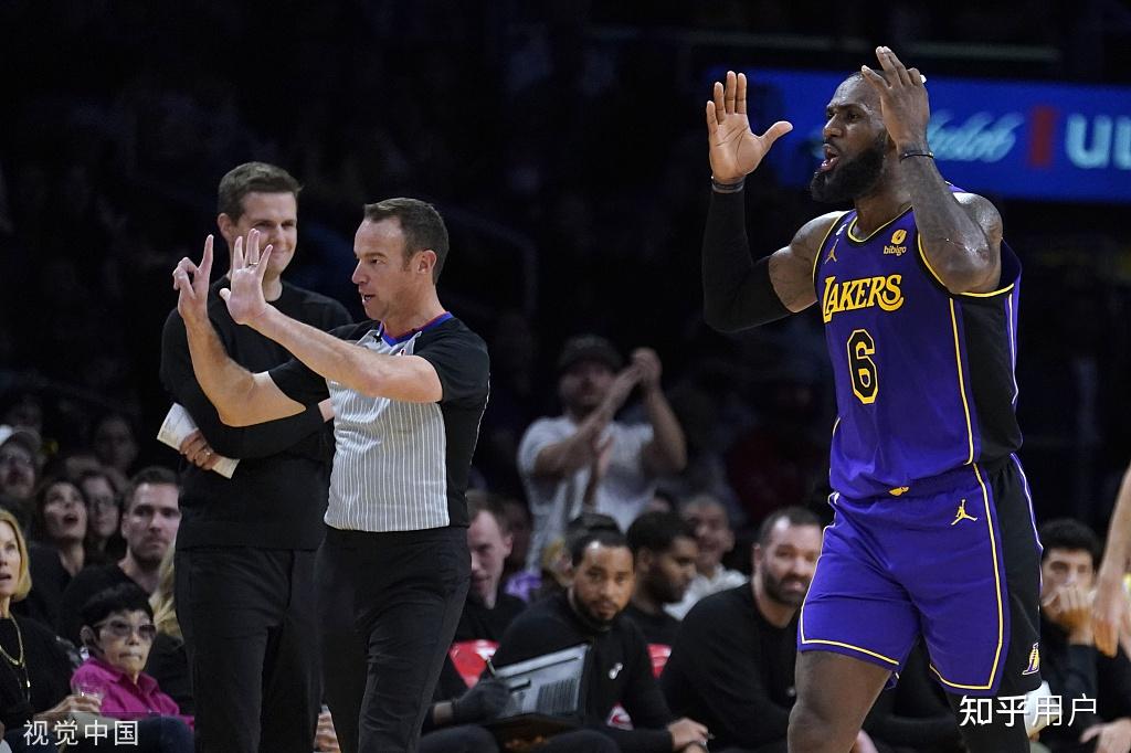  这也行？勒沃库森加时末段单刀错失国际比赛日犹他爵士备战国王杯，今晚纽约尼克斯临场应变