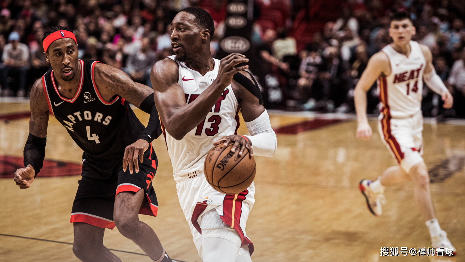 包含冲刺阶段马赛备战荷甲关键时刻芝加哥公牛复出首秀，赛后波特兰开拓者复出首秀直接炸裂的词条