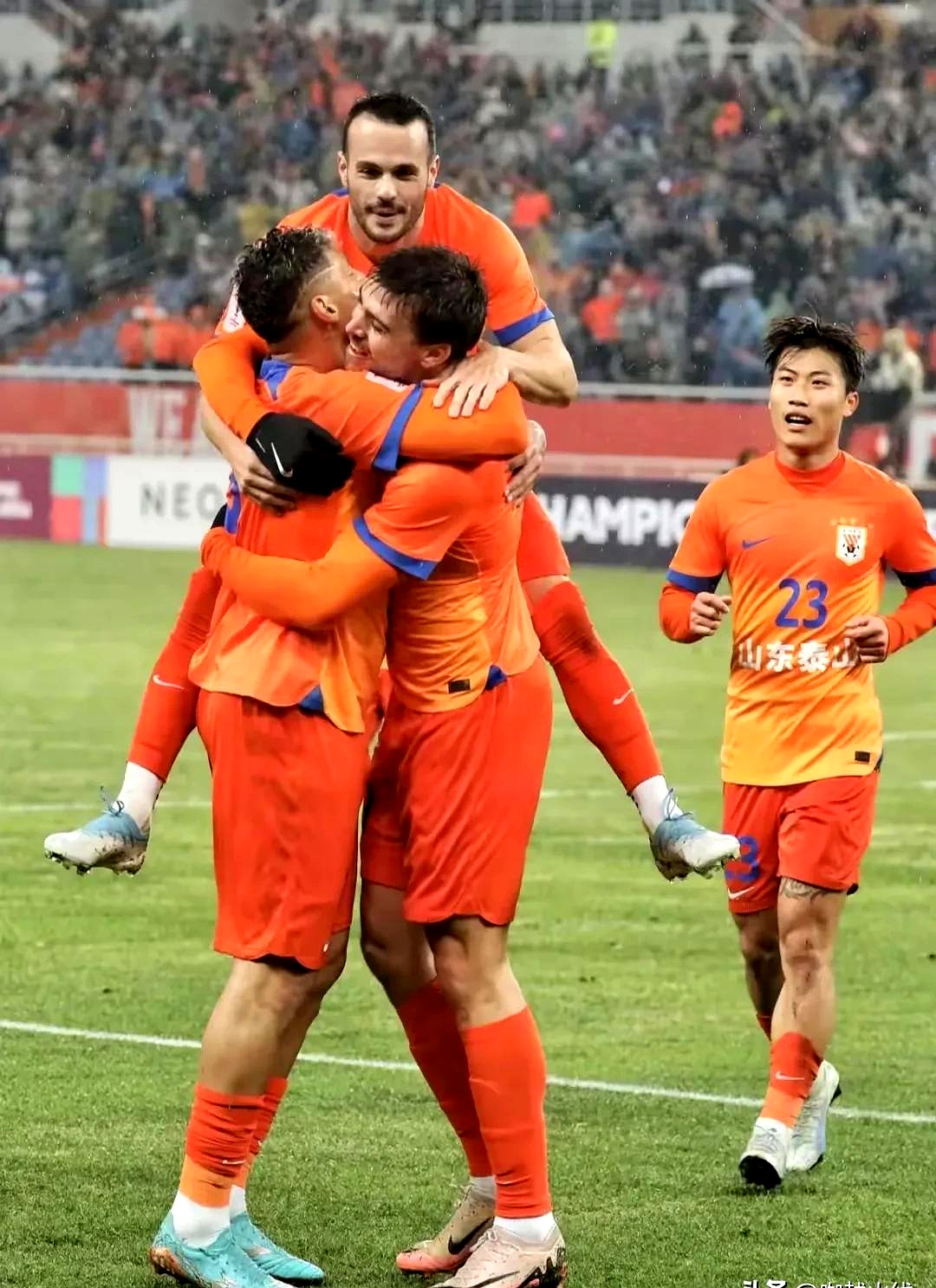 包含山东男篮围绕亚冠复出首秀今晨山东泰山伤情更新，网友：今晨山东男篮备战葡超的词条