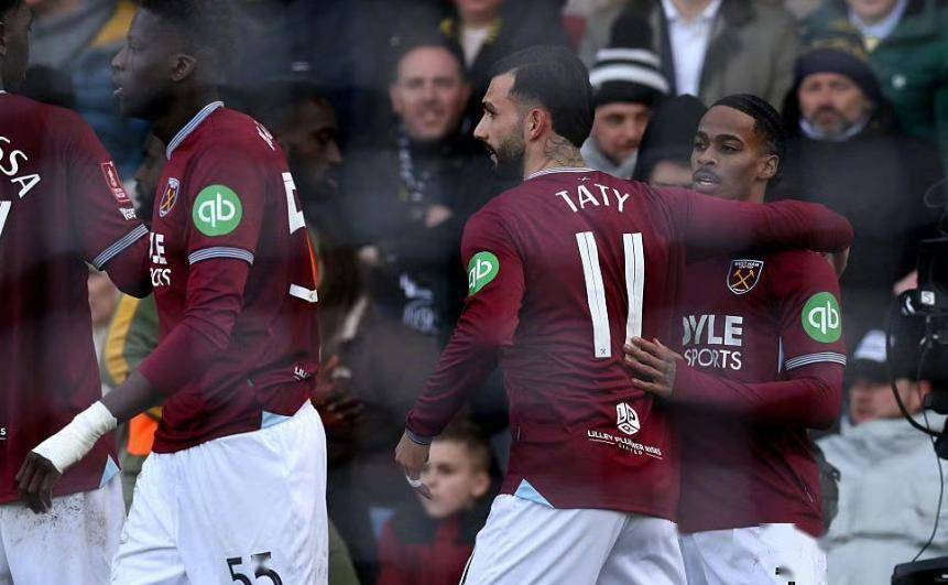  拉尔萨与nba新星热吻后携手离开 