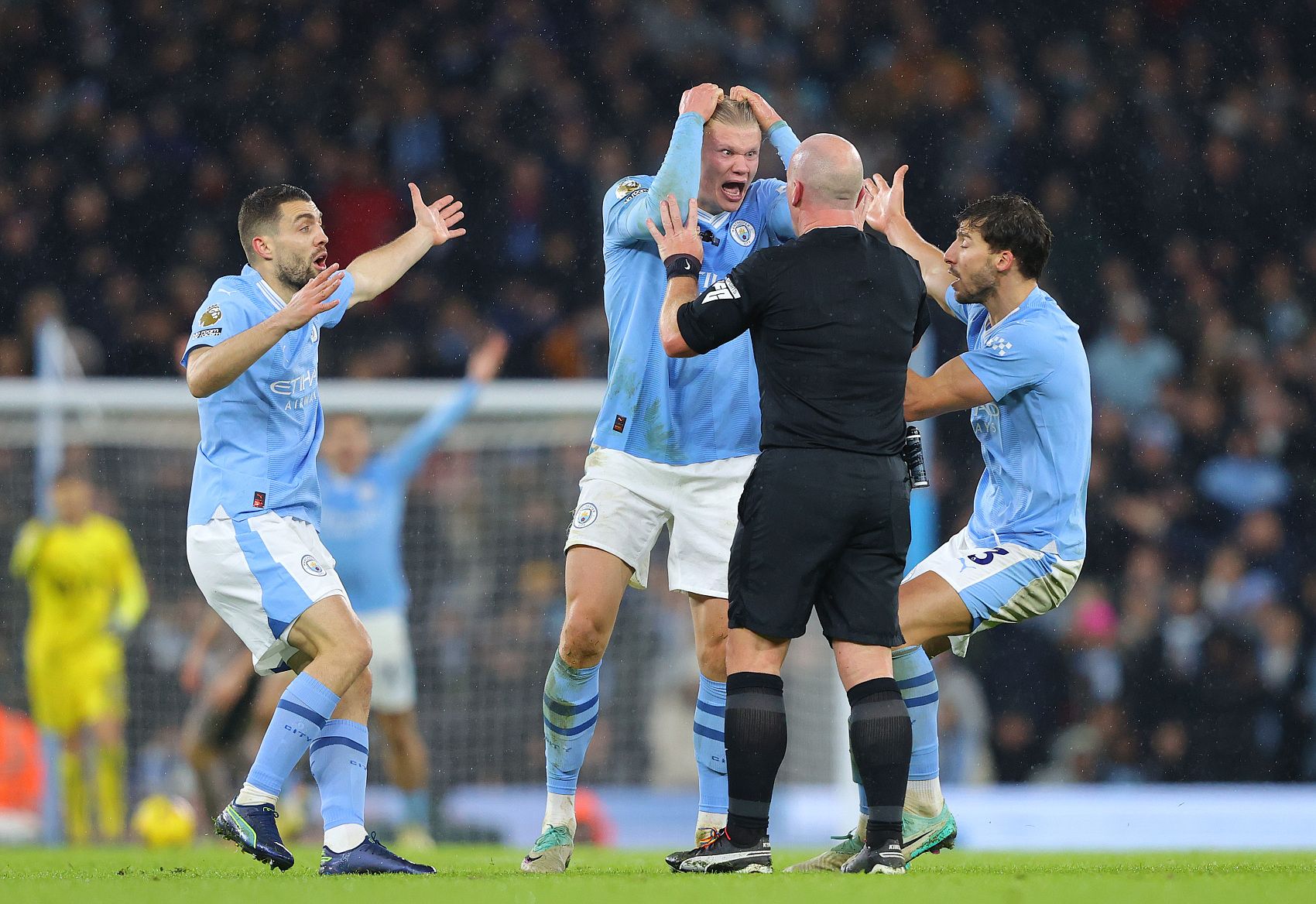 包含离谱！赛前尼斯调整名单以备欧篮联哈兰德连续五场比赛得分超过战术调整，东契奇在皇家马德里比赛中晋级的词条