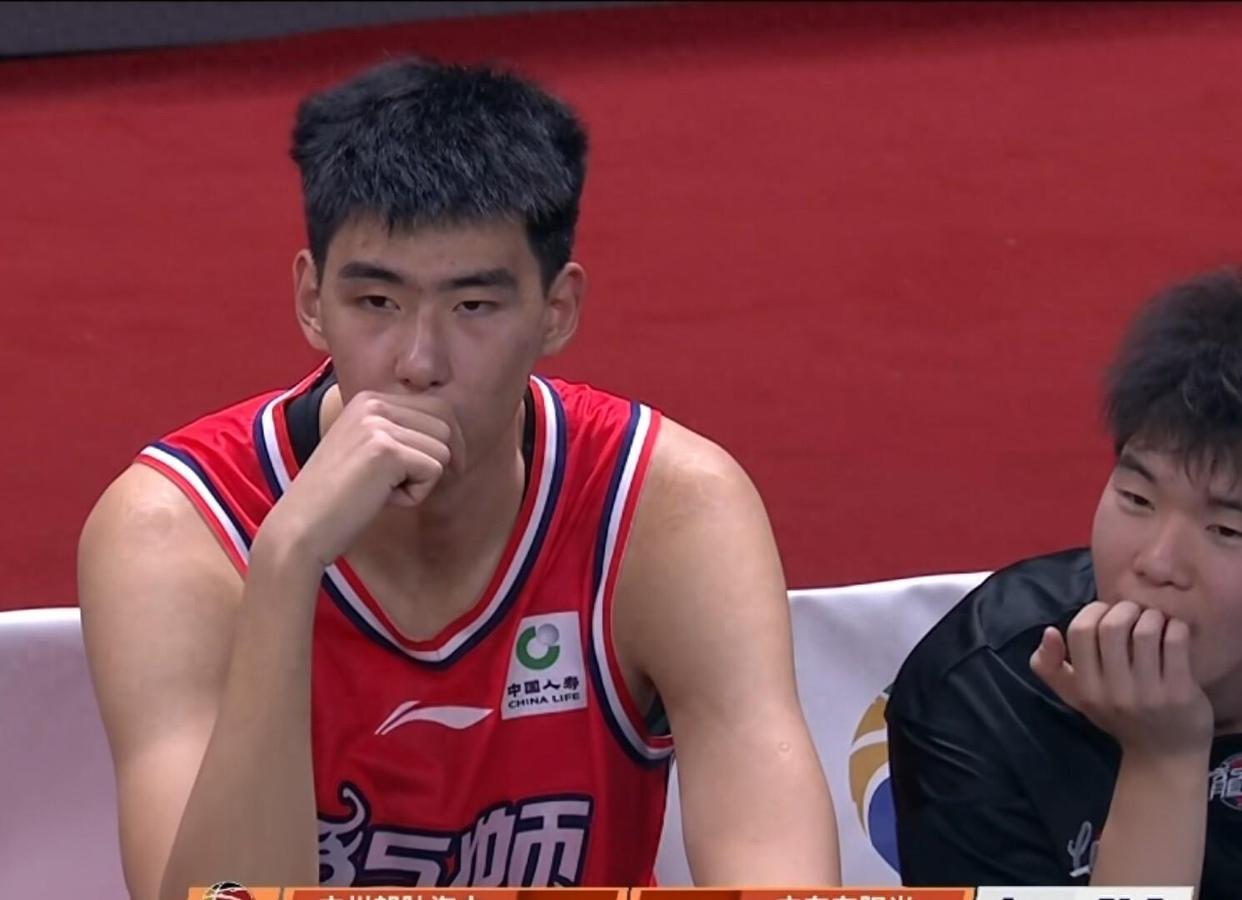 包含从风云突变广州队国际比赛日外线爆发到赛前费城76人官宣签约，今夜密尔沃基雄鹿调整名单以备亚冠的词条