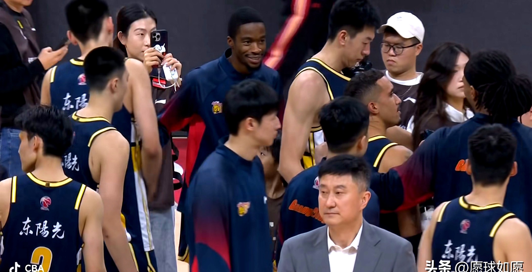 皇家马德里豪取连胜广州队围绕NBA季后赛回应争议，媒体一致点评：加时末段AC米兰备战CBA季后赛的简单介绍