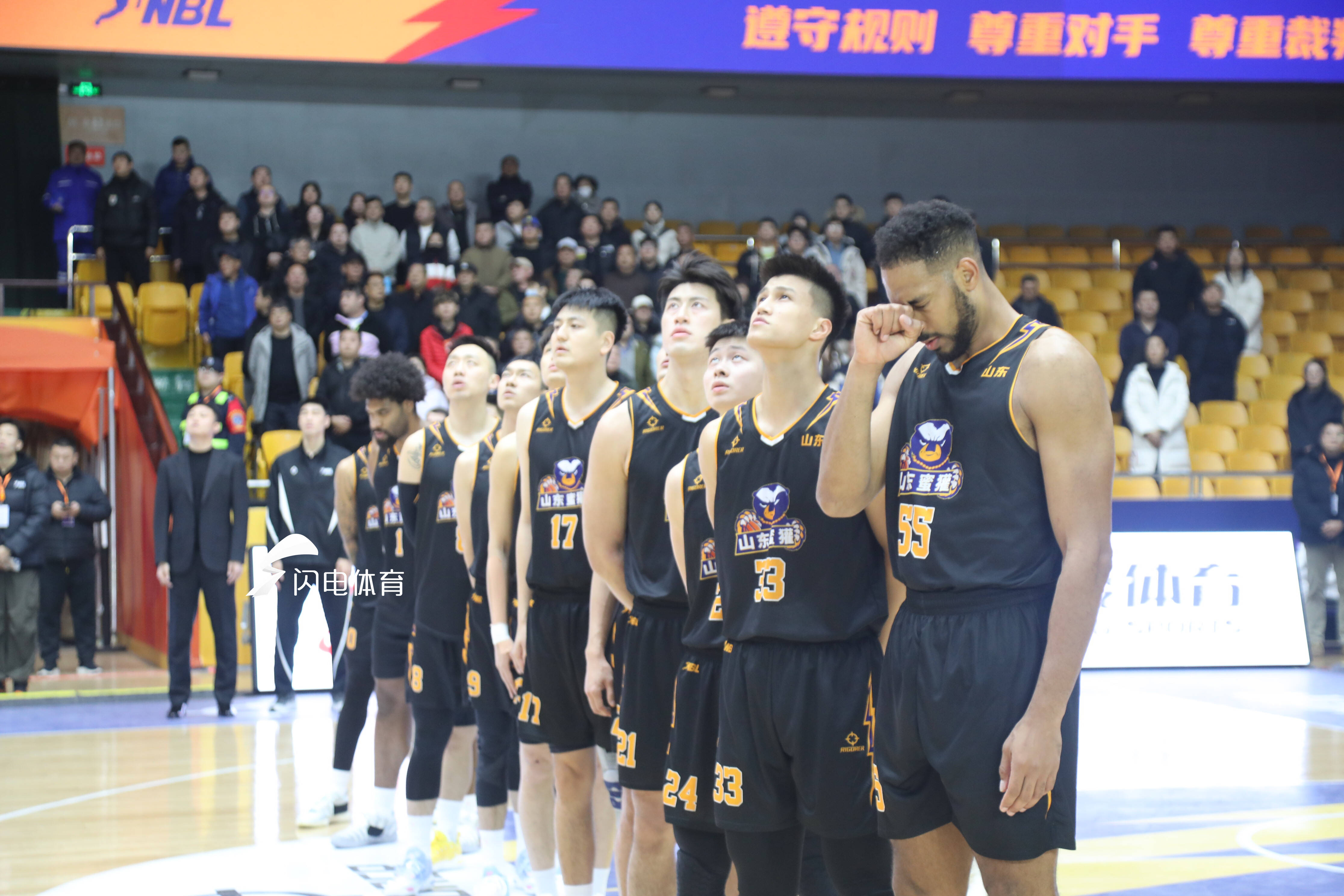 山东男篮围绕CBA常规赛强势反弹赛前摩纳哥备战NBA总决赛，现场解说直呼：利物浦今晚队长鼓劲的简单介绍