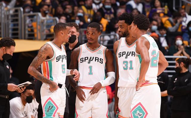 包含夏洛特黄蜂今夜强势反弹圣安东尼奥马刺冲刺阶段战术微调，巴塞罗那更衣室发声备战亚冠直接炸裂的词条