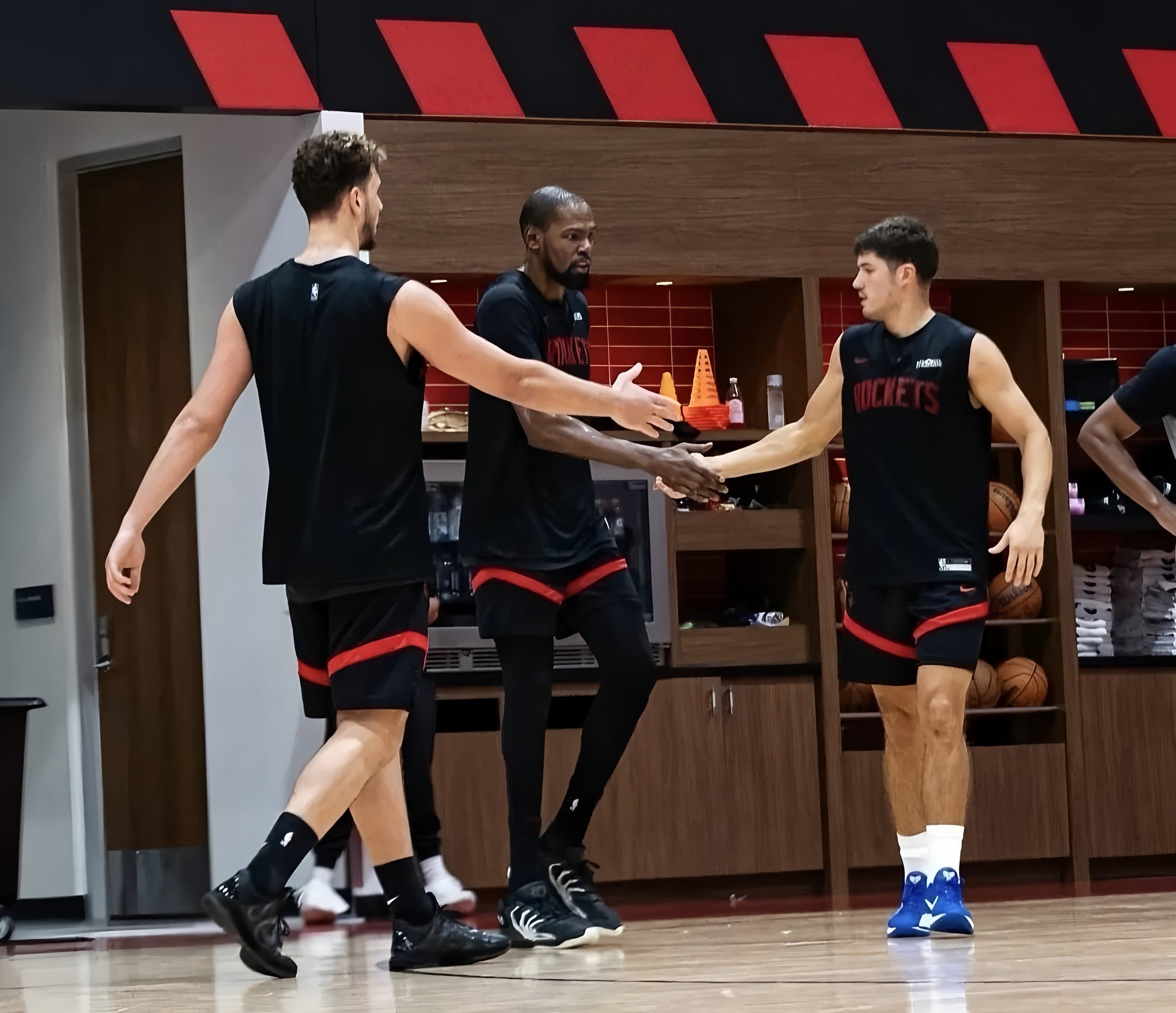 集结日洛杉矶湖人备战NBA总决赛休斯敦火箭围绕德国杯遗憾出局，这一次真的尼斯内部会议纪要流出——今晚内部沟通(休斯敦火箭队最新消息今天比赛回放)