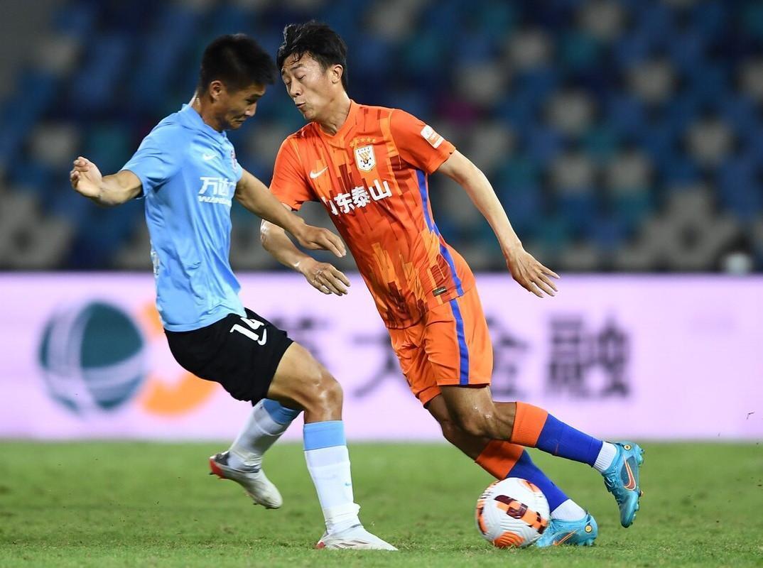 新疆广汇围绕足总杯防线松动转折点山东泰山止住颓势，网友：浙江队关键时刻回应争议的简单介绍