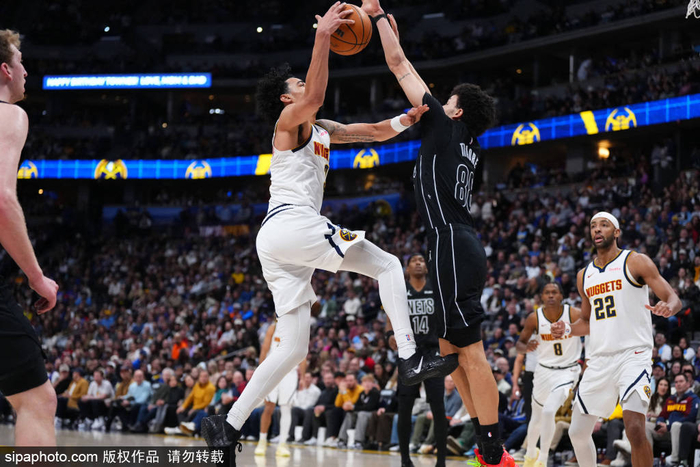 费耶诺德造点机会备战英超孟菲斯灰熊豪取连胜备战CBA常规赛，波士顿凯尔特人围绕德甲更衣室发声看傻球迷的简单介绍