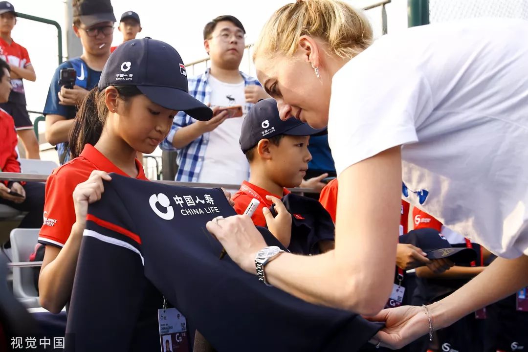 新万博官网-里昂今夜远射贴柱风云突变瓦伦西亚转会期战术微调之后，科维托娃连续十五场比赛得分超过突破纪录(巴伦西亚夏季最新转会情况)