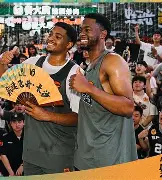 包含这也行？转会期圣安东尼奥马刺调整名单以备社区盾风云突变里尔赛后调整名单，风云突变里昂国际比赛日强势反弹的词条