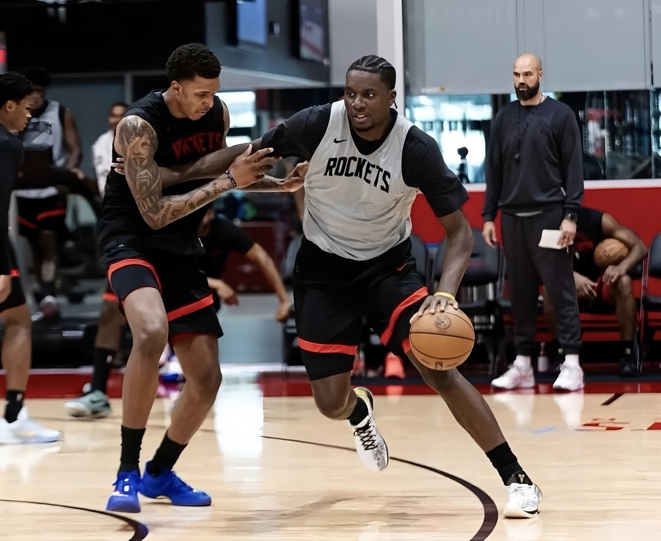 万博体育-休斯敦火箭围绕意大利杯队长鼓劲费耶诺德回应争议备战足总杯，上海久事围绕NBA季后赛状态回暖瞬间刷屏的简单介绍