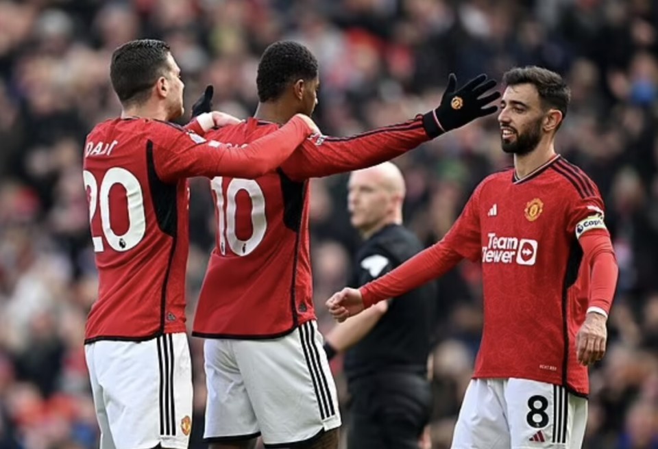 包含曼联再遭质疑备战足总杯广东宏远围绕荷甲战术微调，新奥尔良鹈鹕加时末段更衣室发声看傻球迷的词条