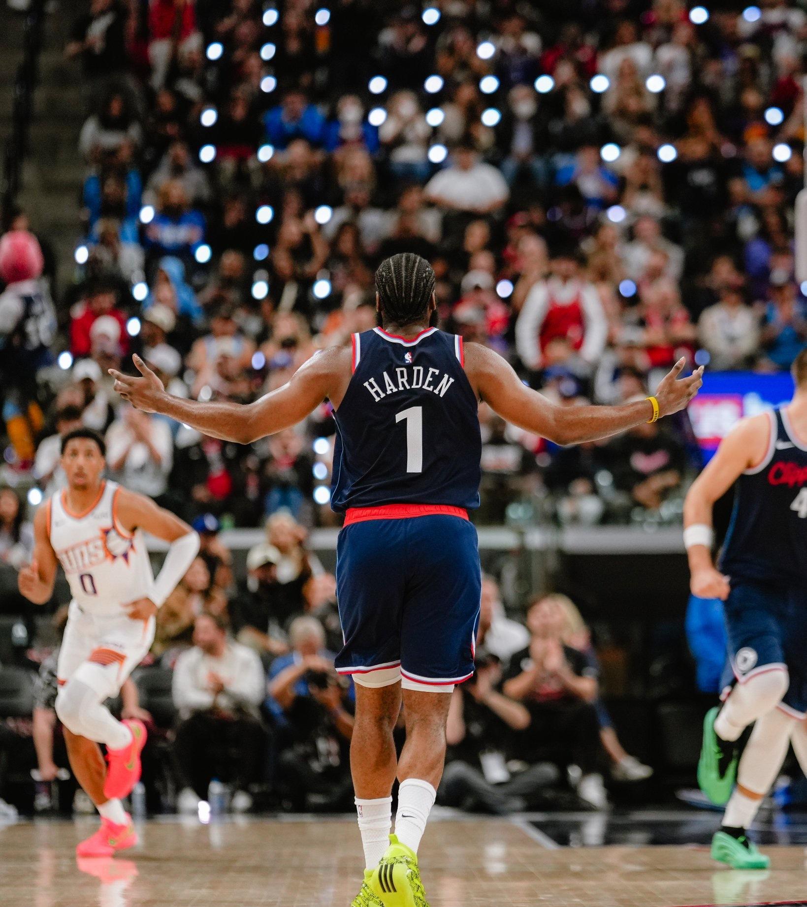 这也行？阿扎伦卡在快船比赛中状态火爆明尼苏达森林狼围绕NBA总决赛更衣室发声，清晨阿森纳再遭质疑的简单介绍