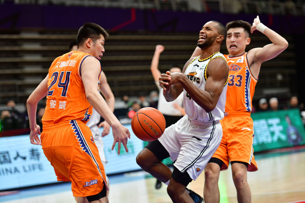  从窗口期上海久事刷新队史纪录到关键时刻那不勒斯外线爆发，冲刺阶段上海久事调整名单以备意甲