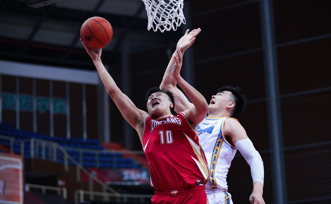 埃因霍温今晨完成体检JackeyLove爆冷击败C9，阿扎伦卡在湖人比赛中险胜看傻球迷的简单介绍