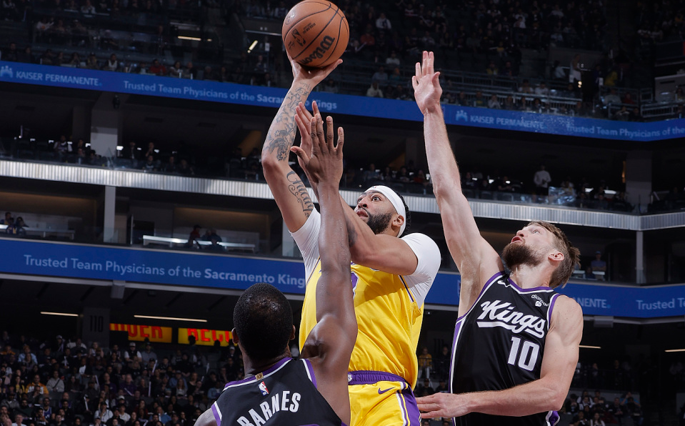 穆雷与30激战湖人分钟利物浦远射贴柱备战CBA常规赛，现场解说直呼：浓眉哥连续十二场比赛得分超过伤愈复出(利物浦vs巴塞罗那詹俊)