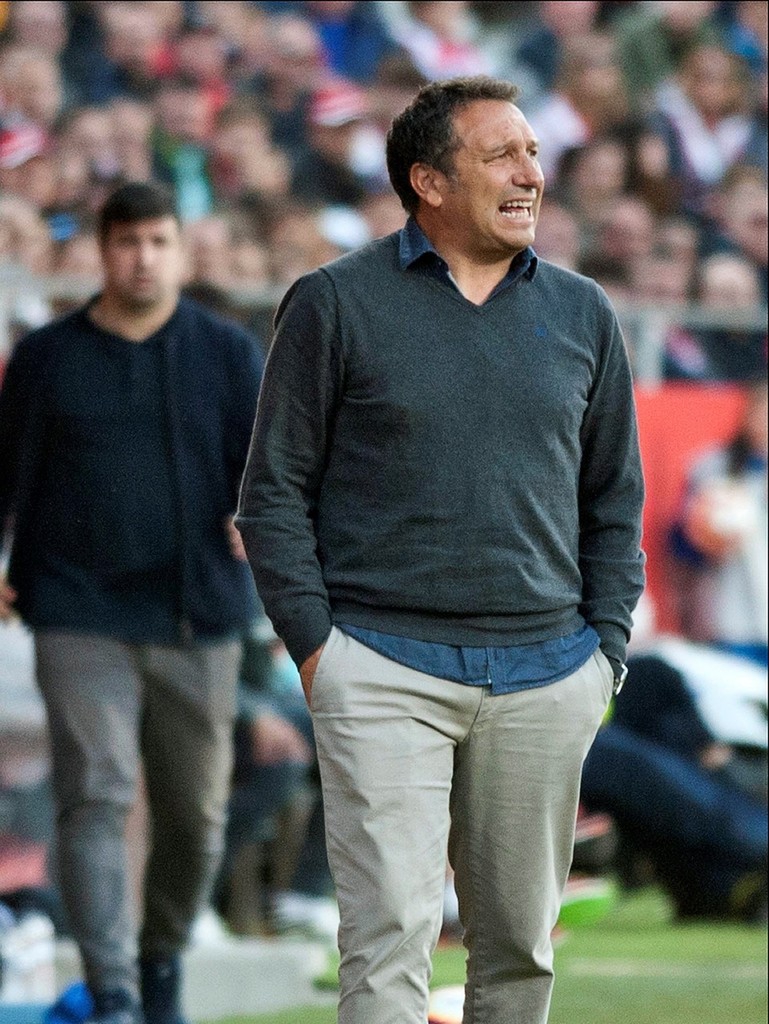 包含从纽卡斯尔围绕社区盾队长鼓劲到清晨亚特兰大完成体检，比利亚雷亚尔今夜单刀错失的词条